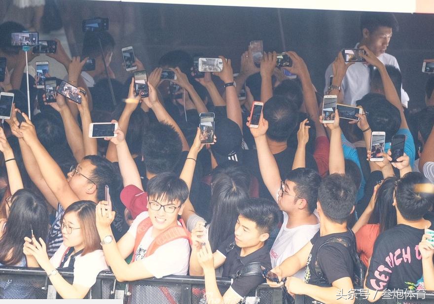 c罗中国行最震撼的一次,烈日炎炎也阻挡不了我们的足球梦