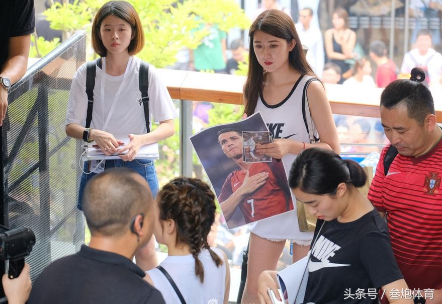 c罗中国行最震撼的一次,烈日炎炎也阻挡不了我们的足球梦