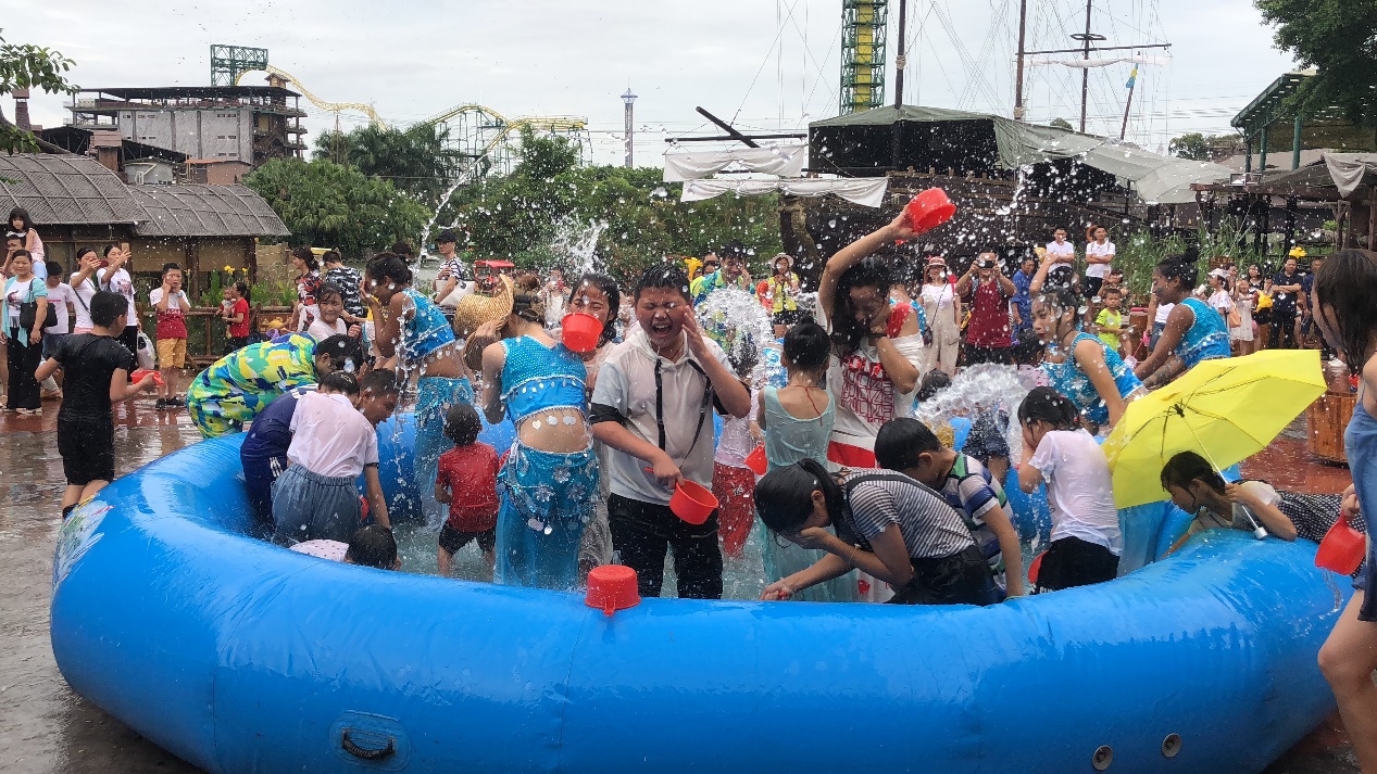 好玩不晒还能带娃，长鹿夜场一次过玩够本！