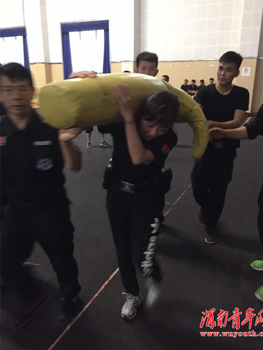 民警周娇,周娇警员