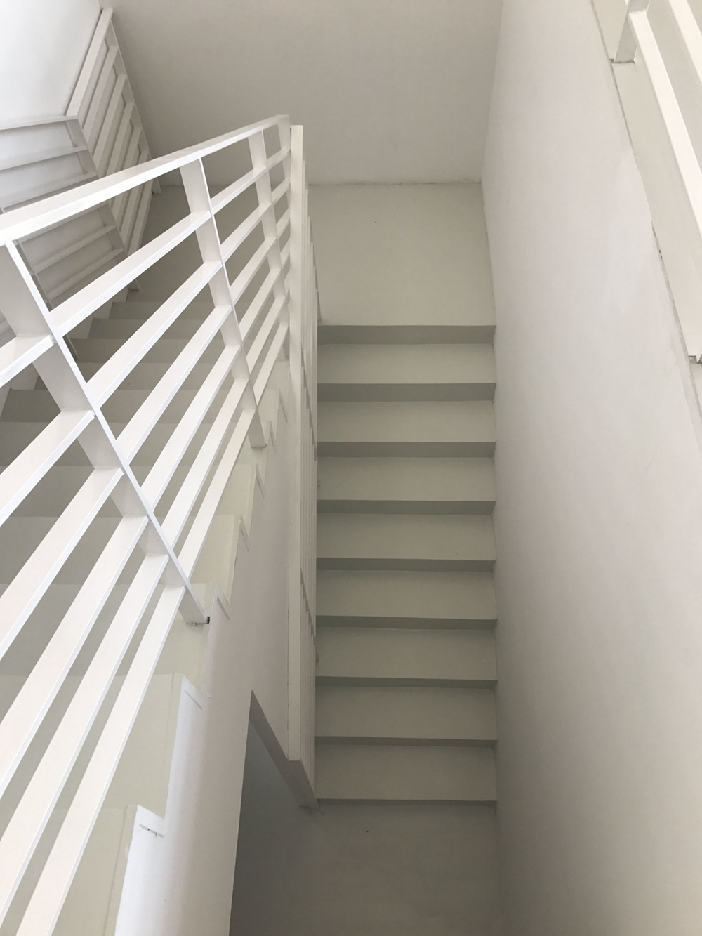 买的家具入户门进不去,刚搬新家所有门都出问题