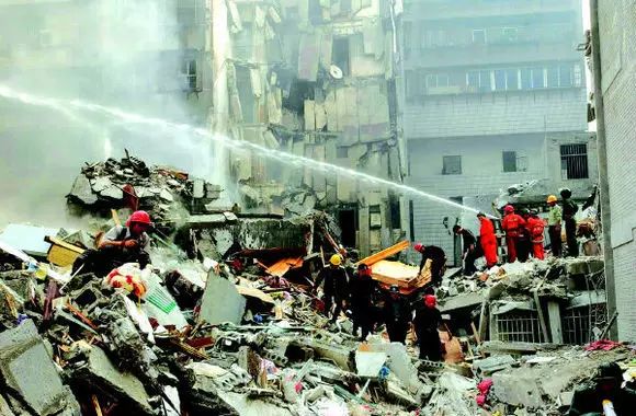 商场发生火灾时正确的逃生方法,商场火灾逃生完整版