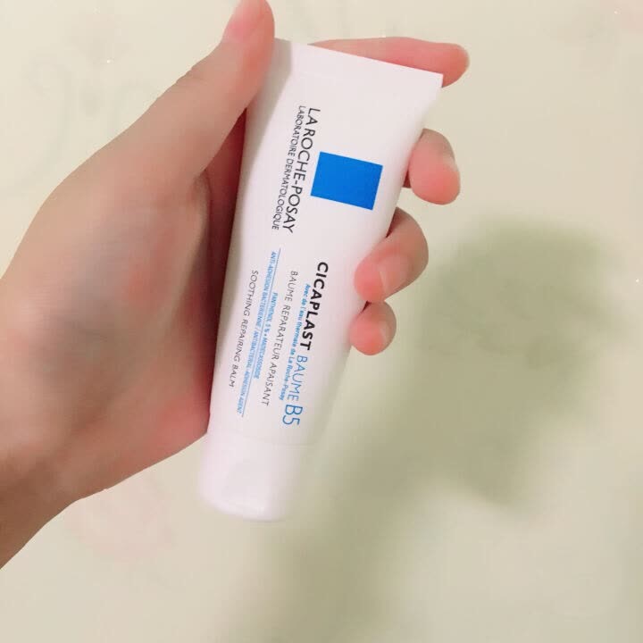 油性皮肤爱长痘推荐,控油保湿解决长痘痘