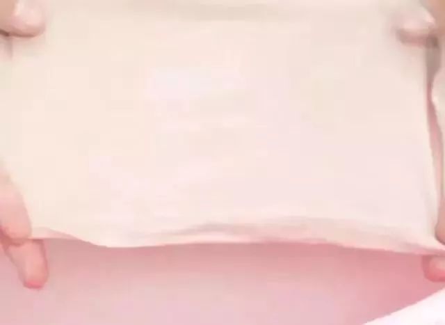 白色衣服上的油渍怎么去除小窍门,衣服沾上顽固油渍怎么清洗