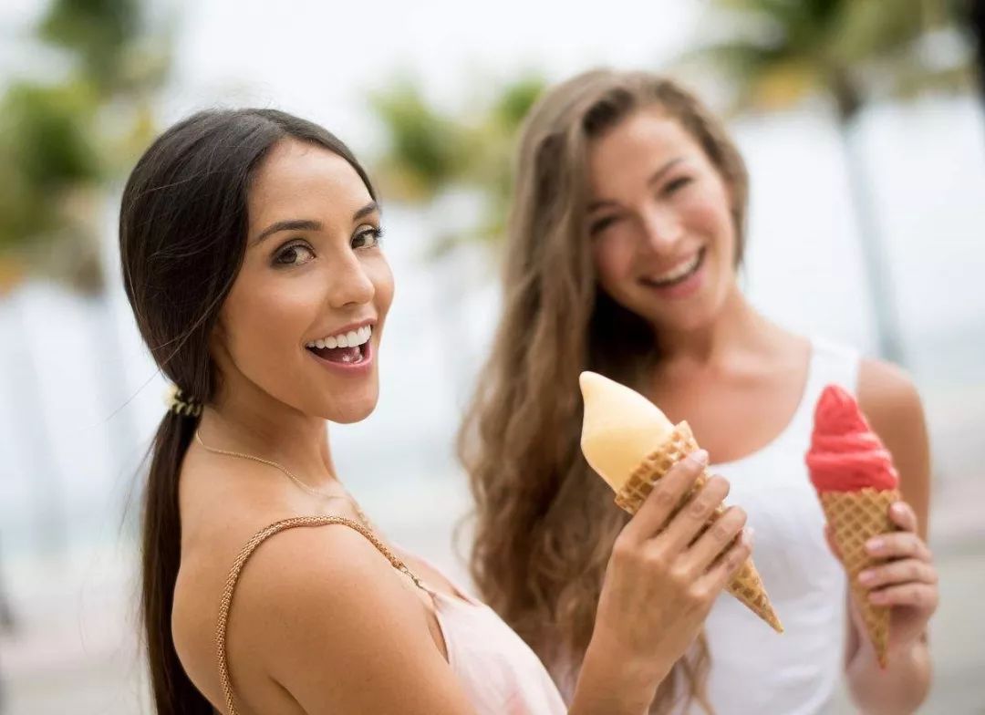 怎么对付熊孩子吃冰淇淋,冬天吃雪糕对付熊孩子