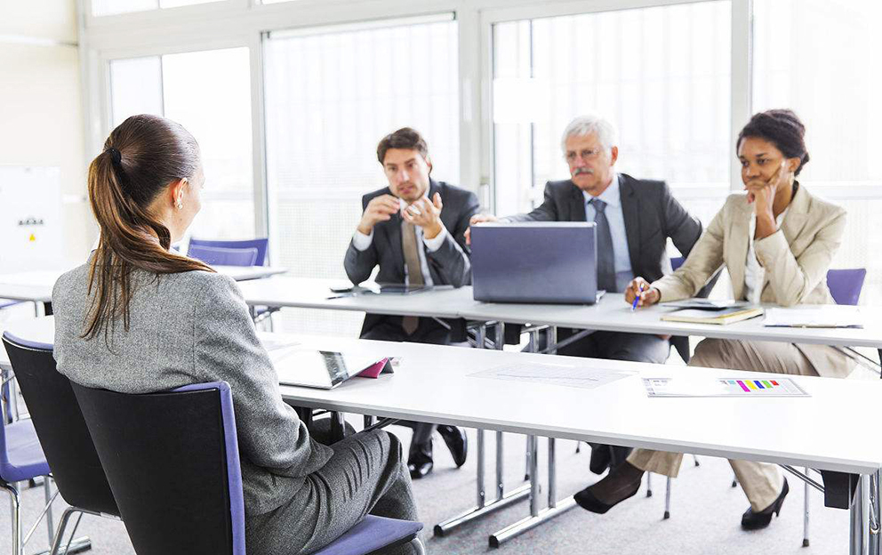 面试官十字加一笔变成什么字,女面试官七加一笔是什么字