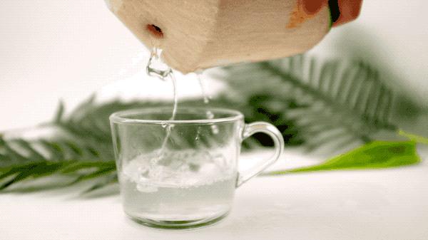 这些说自己是纯椰子水的，居然喝出了洗脚水味！