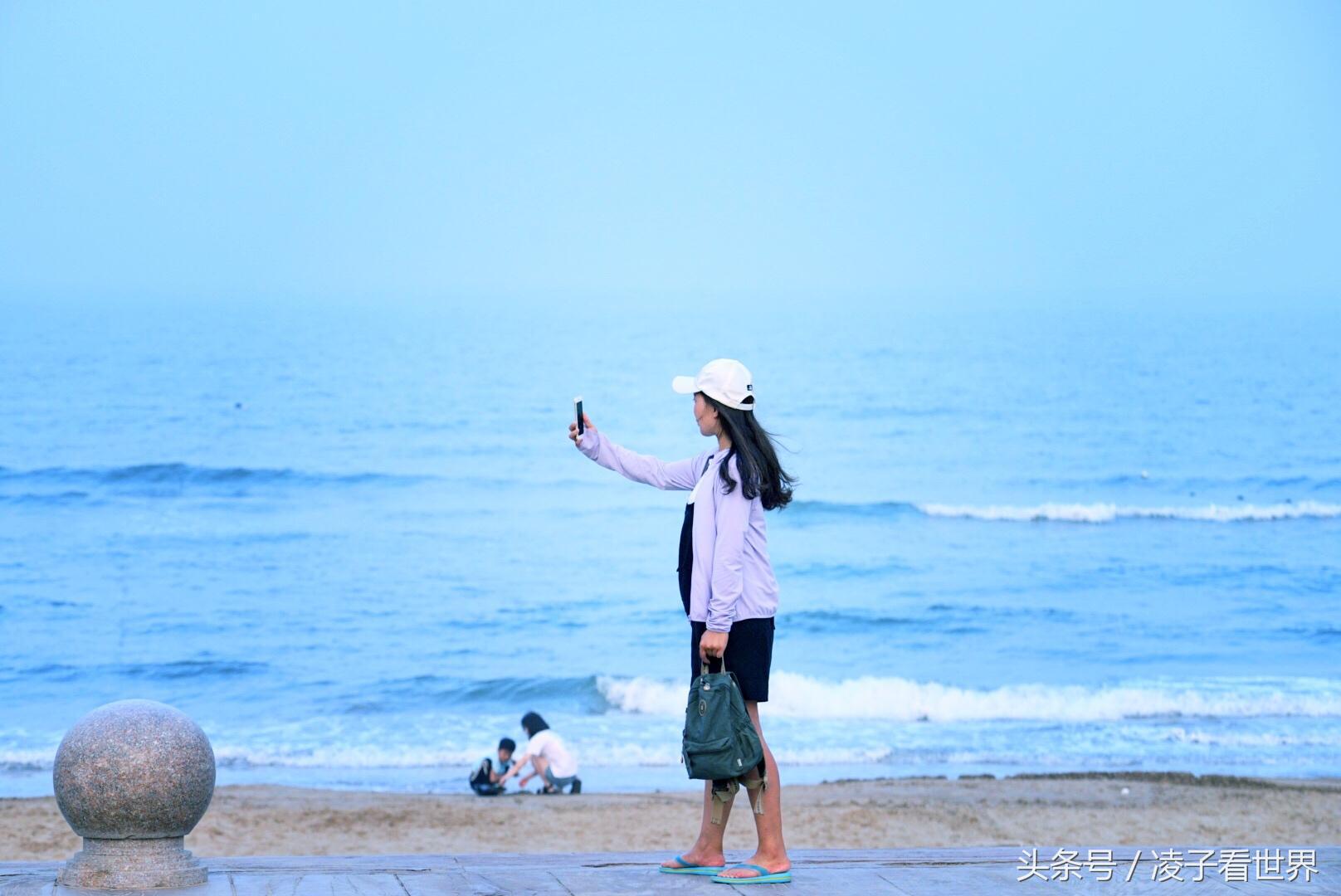 沙滩拾贝壳景区,沙滩花海美景