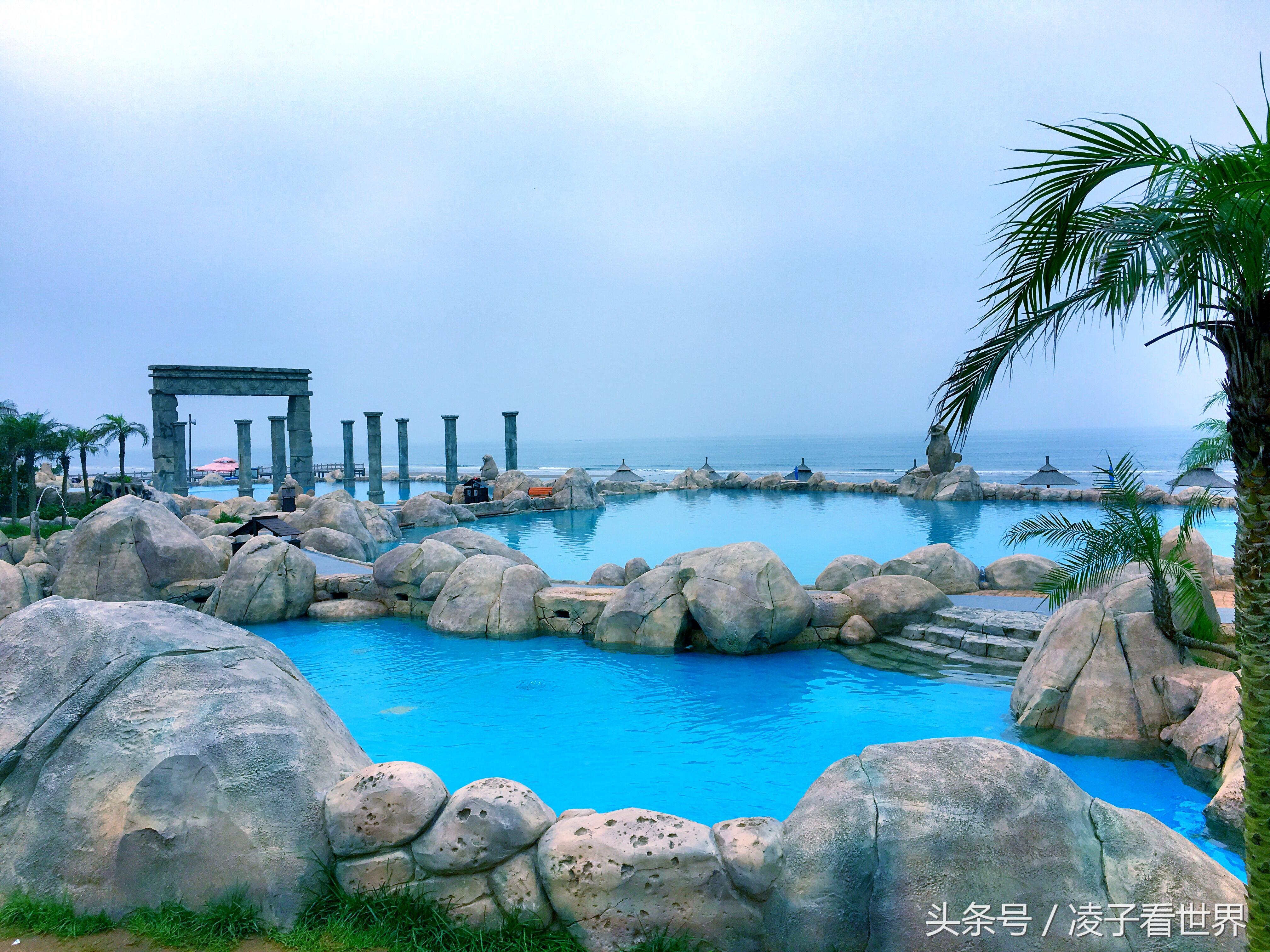 沙滩拾贝壳景区,沙滩花海美景