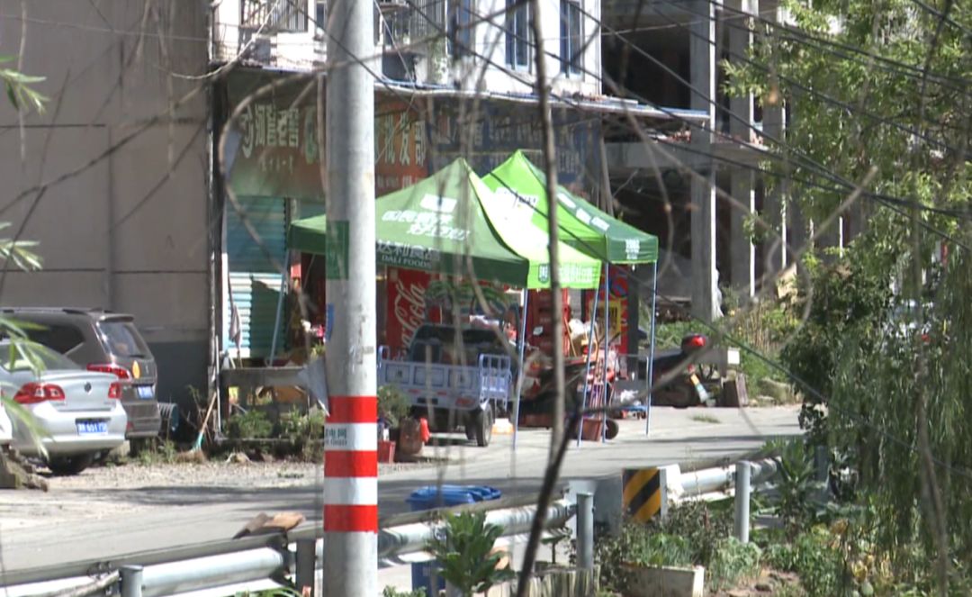 47岁妇人靠美颜工具做网络淫秽直播，不出门不睡觉，还做着另一个勾当