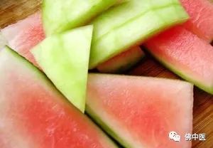 宝宝夏天常见育儿问题,宝宝热痱最快解决的方法