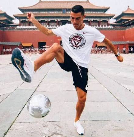 c罗北京行买鞋,c罗这次来中国踢球了吗