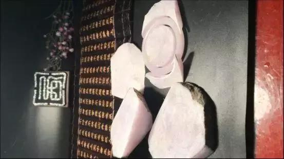 水翻砂紫罗兰翡翠原石,会卡翡翠原石脱沙料