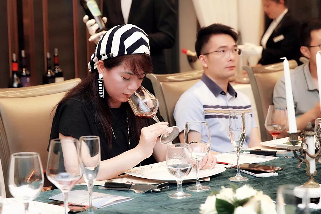 胡杨林风景银川,宁夏胡杨林风光