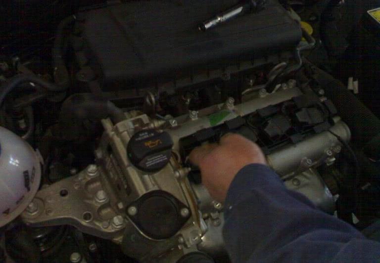 发动机水温太高报警了咋办？只要使出这3招，温度立刻降下来