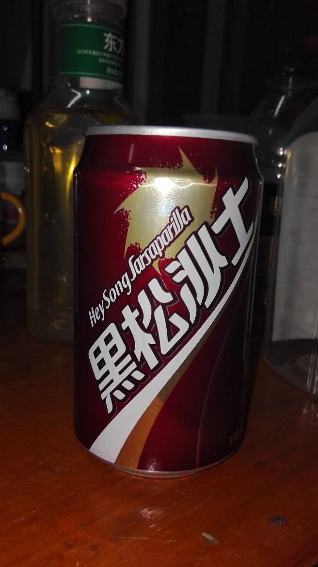 把崂山白花蛇草水放进雪碧瓶子里,格瓦斯搭配茶