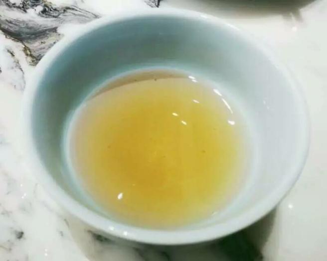 把崂山白花蛇草水放进雪碧瓶子里,格瓦斯搭配茶