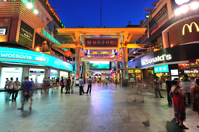 去三亚旅行一个人要花多少钱,一个人一万元去三亚玩