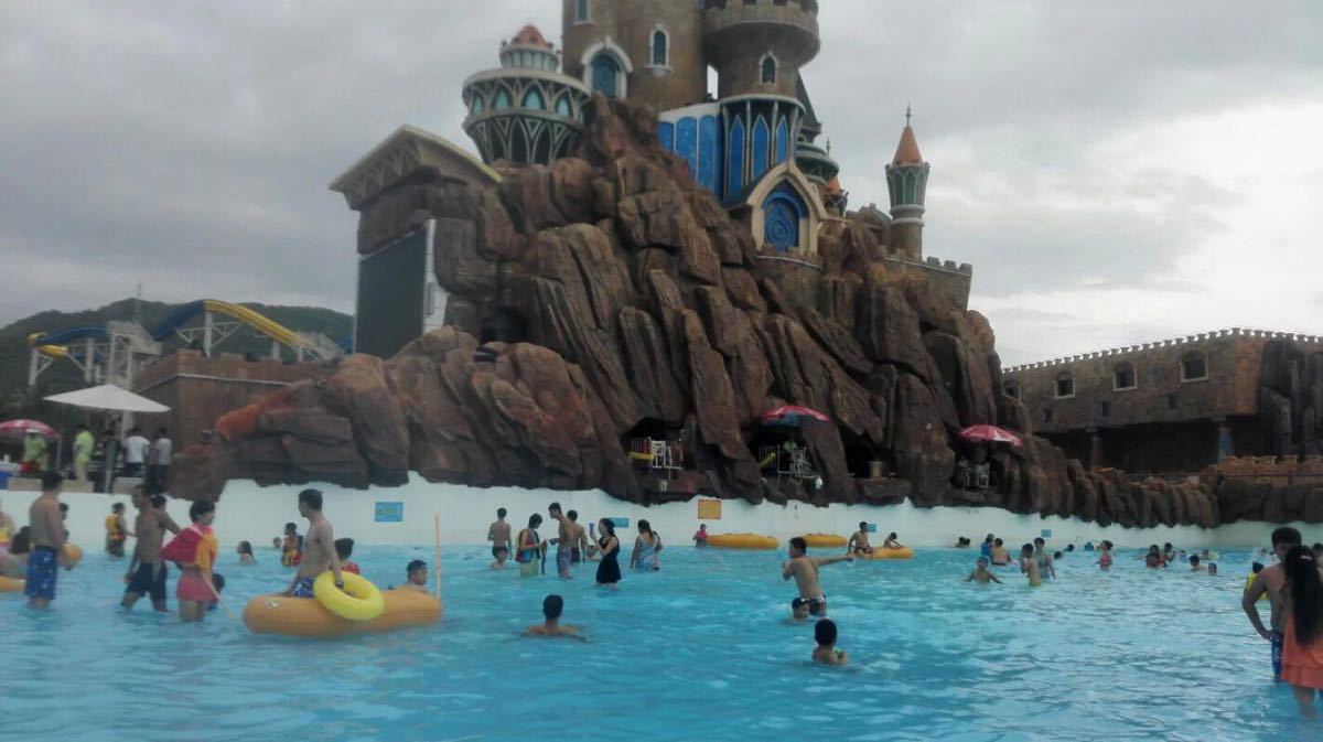 去三亚旅行一个人要花多少钱,一个人一万元去三亚玩