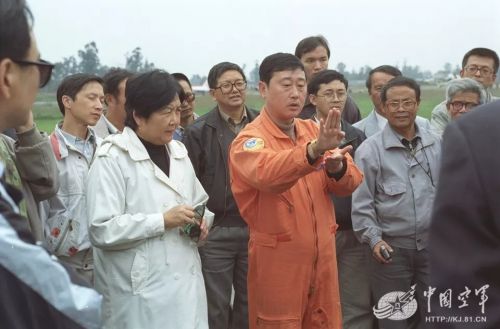 歼10首席试飞员,雷强试飞歼10视频