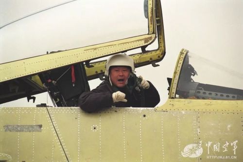 歼10首席试飞员,雷强试飞歼10视频