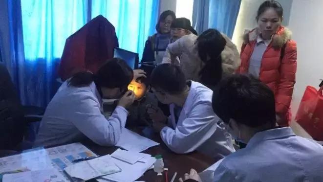 眼科医生给孩子复查,眼科医生都可以看儿童弱视吗