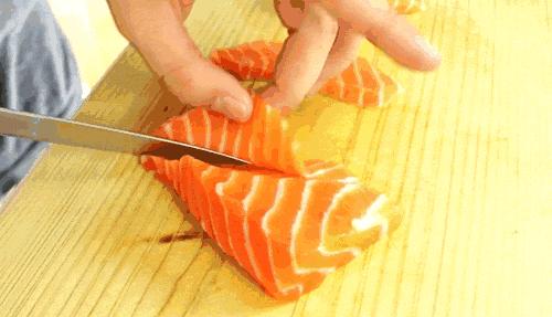 三文鱼是生吃好吃还是熟吃好吃,国内淡水养殖三文鱼能不能生吃