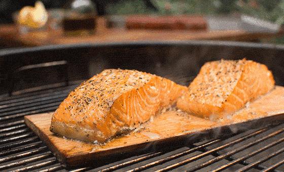 三文鱼是生吃好吃还是熟吃好吃,国内淡水养殖三文鱼能不能生吃