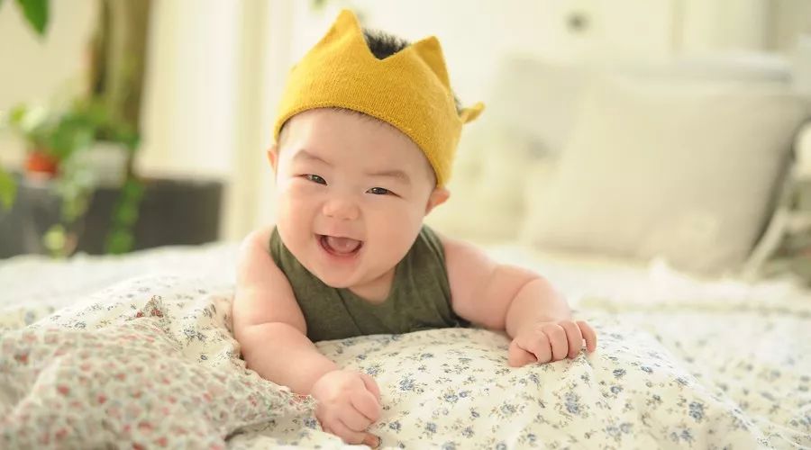 宝宝从床上掉下去了有哪些影响,宝宝从床上掉下去怎么处理