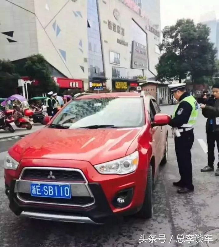 自从上了这样的牌照,运气就没好过,走到哪里都有人查,肠子悔青