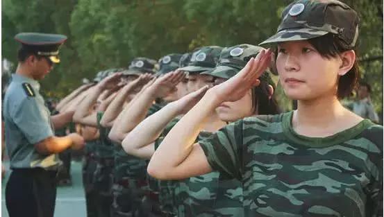 军训晒黑后用什么能快速白回来,军训晒黑了20分钟恢复