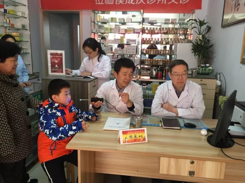 一天有多少小学生溺水身亡,一天内5个孩子没了命怎么办