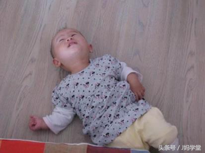 小孩摔倒磕到头怎么正确处理,孩子摔倒碰到头后父母的正确做法