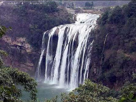 德天瀑布和黄果树瀑布哪个更壮观,中国最大瀑布黄果树瀑布美景分享