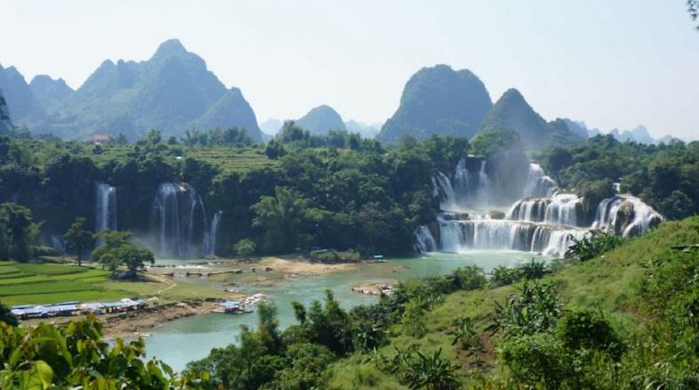 德天瀑布和黄果树瀑布哪个更壮观,中国最大瀑布黄果树瀑布美景分享