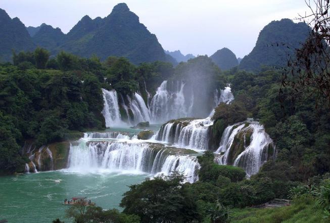 德天瀑布和黄果树瀑布哪个更壮观,中国最大瀑布黄果树瀑布美景分享