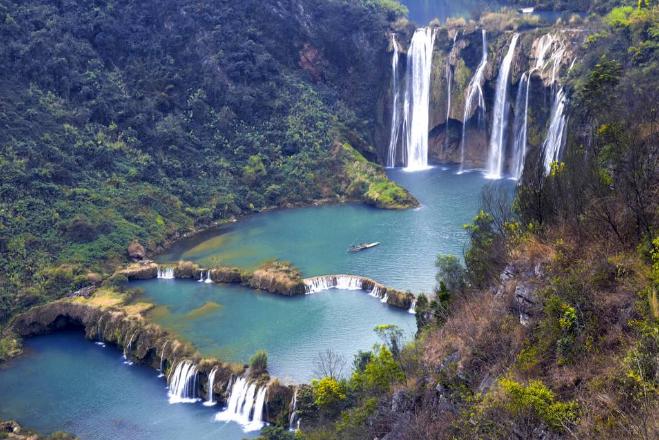 德天瀑布和黄果树瀑布哪个更壮观,中国最大瀑布黄果树瀑布美景分享