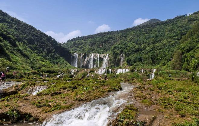 德天瀑布和黄果树瀑布哪个更壮观,中国最大瀑布黄果树瀑布美景分享