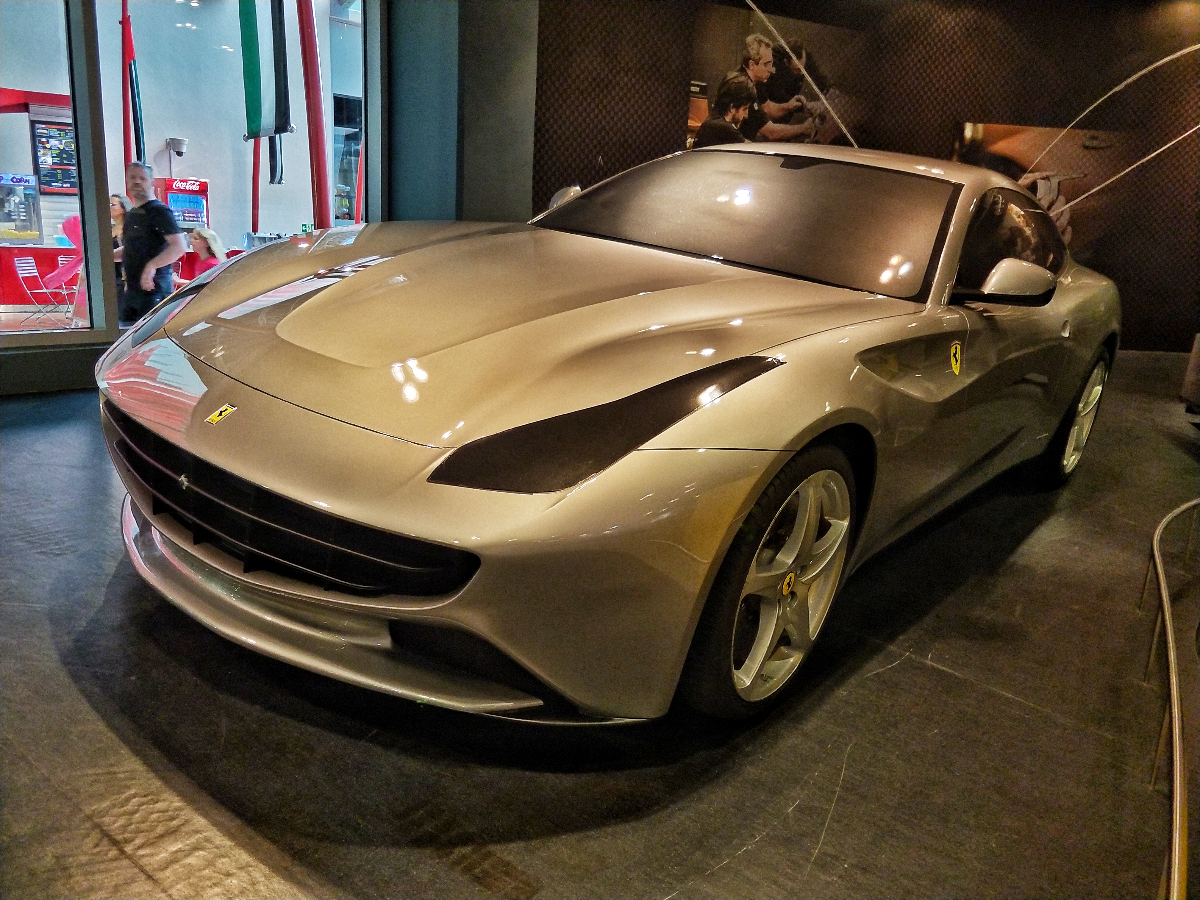 去阿联酋阿布扎比法拉利乐园玩,阿联酋迪拜法拉利公园