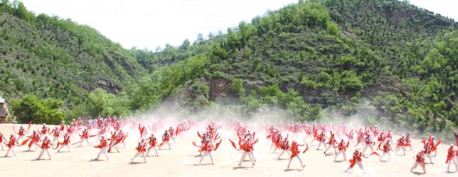 安塞腰鼓表演团队版,安塞腰鼓舞动新时代