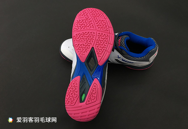 胜利8510和9200哪个好,胜利p8510羽毛球鞋测评