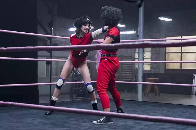 这才是大尺度美剧,每一个女人都是行走的*药春**