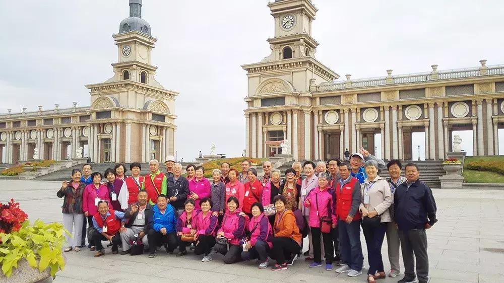 专列开向正北方，健康老人相聚呼伦贝尔草原，河南多地均可上下客