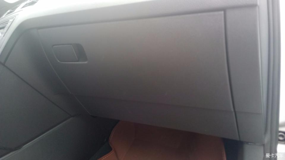 桑塔纳空调滤芯更换教程,自己动手换空调滤芯17款