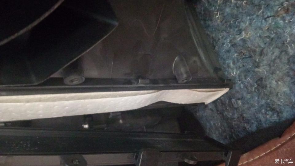 桑塔纳空调滤芯更换教程,自己动手换空调滤芯17款