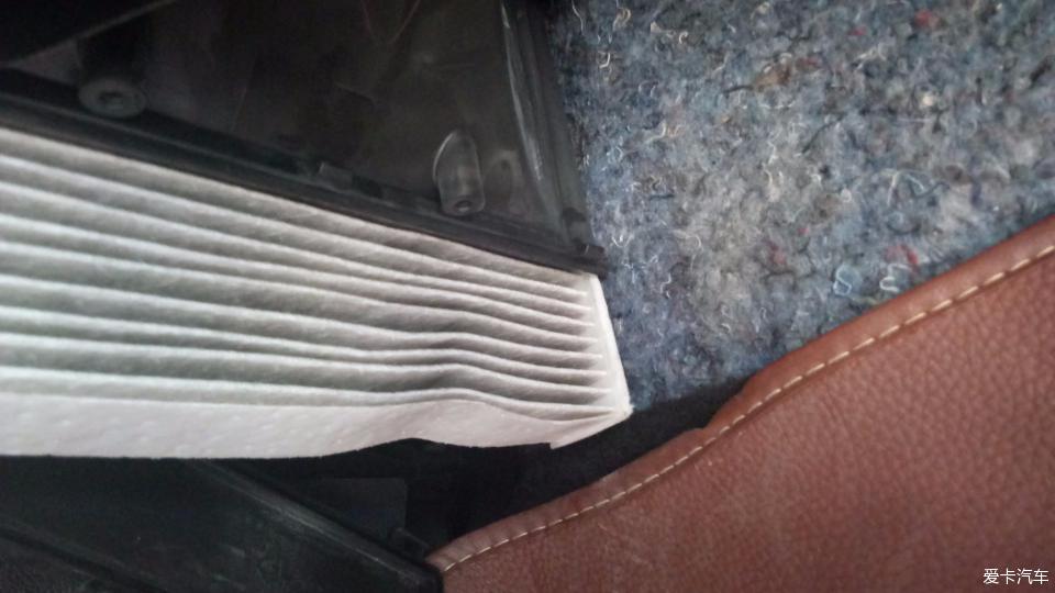 桑塔纳空调滤芯更换教程,自己动手换空调滤芯17款