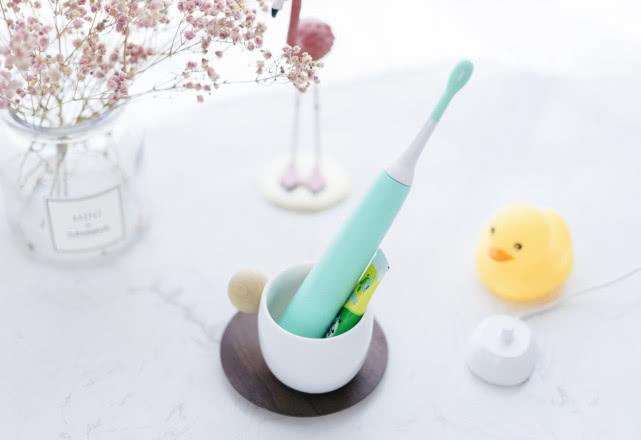 做孩子的刷牙启蒙老师：素士儿童电动牙刷