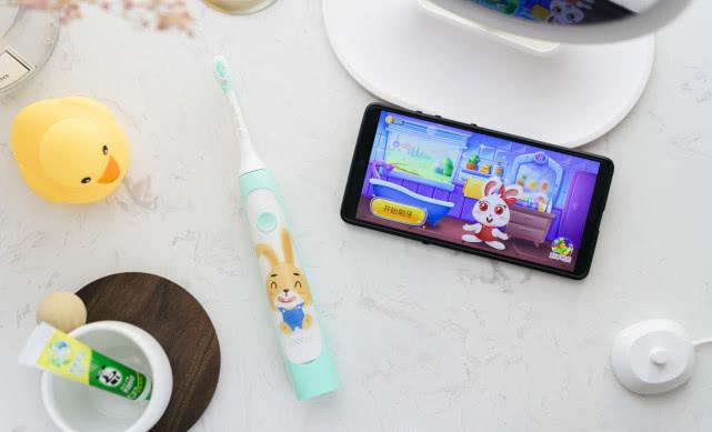 做孩子的刷牙启蒙老师：素士儿童电动牙刷