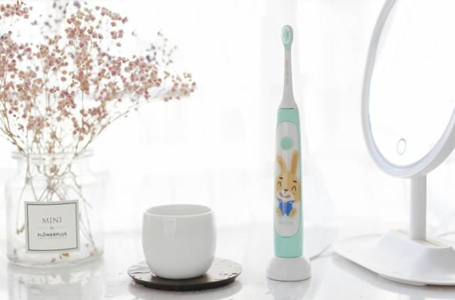 做孩子的刷牙启蒙老师：素士儿童电动牙刷