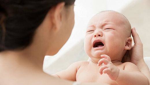 宝宝深睡眠做梦会惊醒吗,宝宝睡觉会惊醒